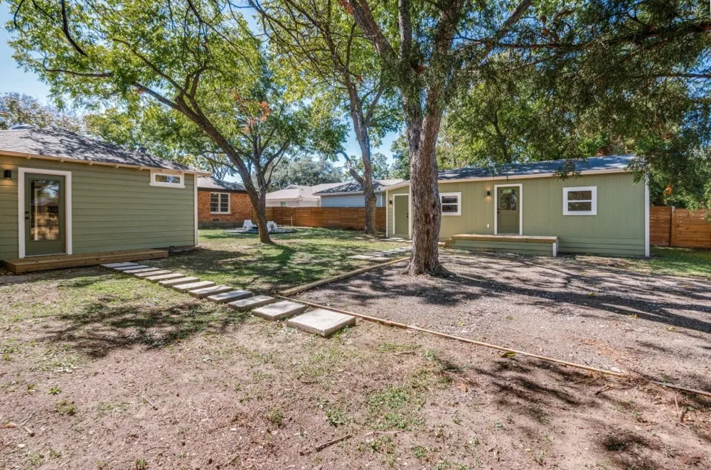 2433 Southwood Drive Dallas, TX 75233