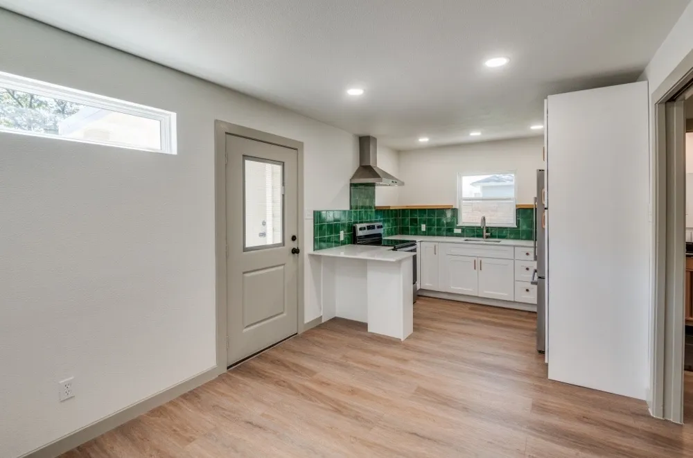 2433 Southwood Drive Dallas, TX 75233