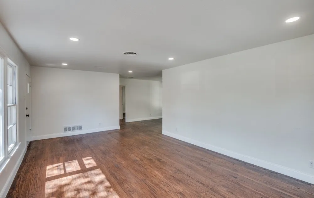 2433 Southwood Drive Dallas, TX 75233