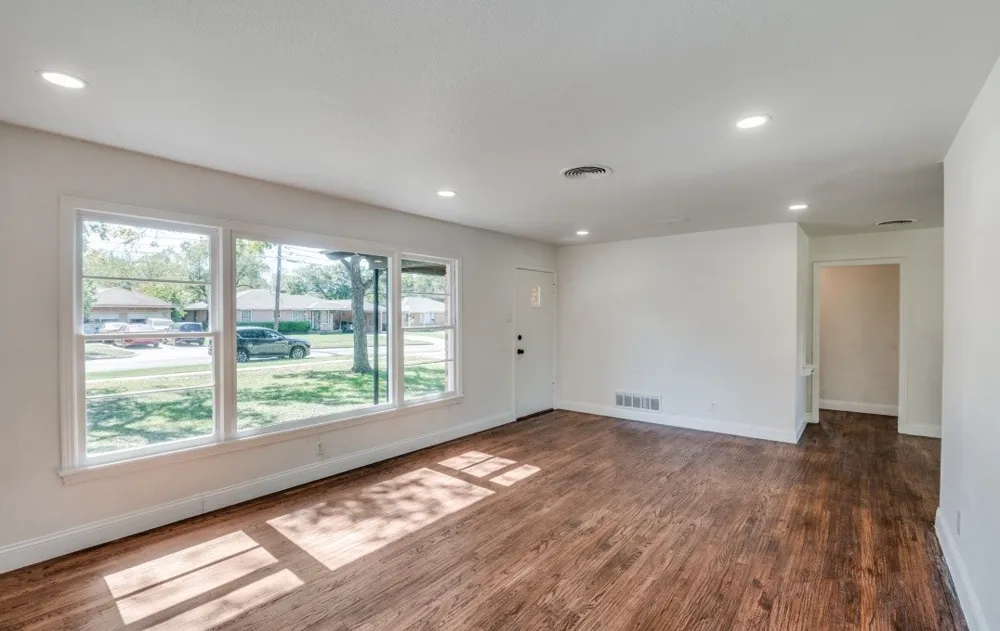 2433 Southwood Drive Dallas, TX 75233