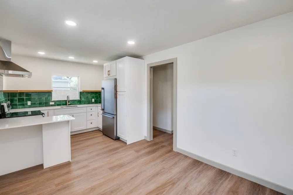 2433 Southwood Drive Dallas, TX 75233