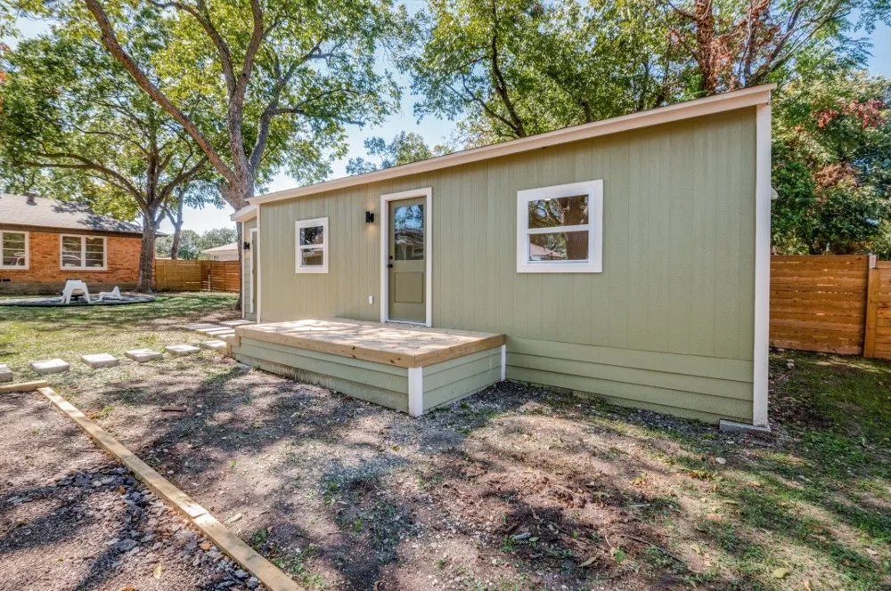2433 Southwood Drive Dallas, TX 75233