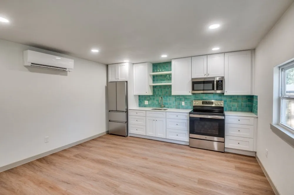 2433 Southwood Drive Dallas, TX 75233