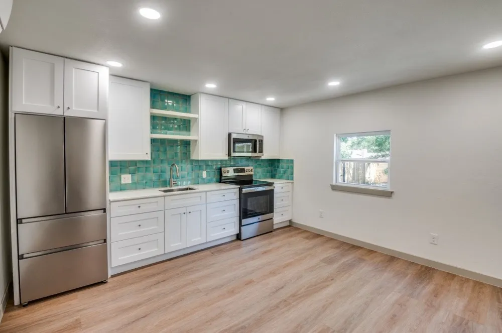 2433 Southwood Drive Dallas, TX 75233