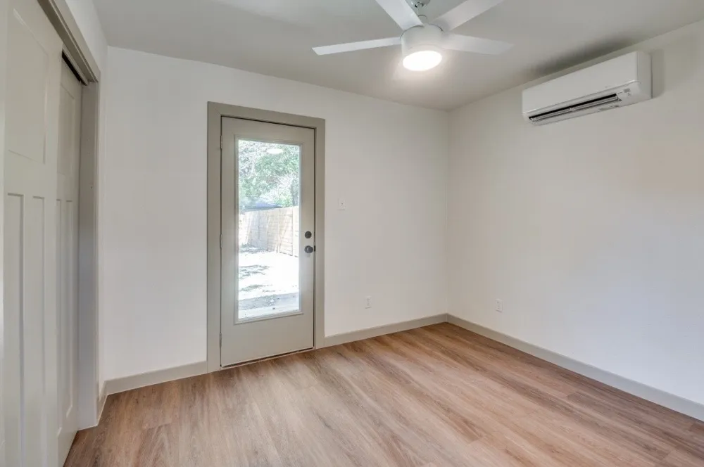 2433 Southwood Drive Dallas, TX 75233
