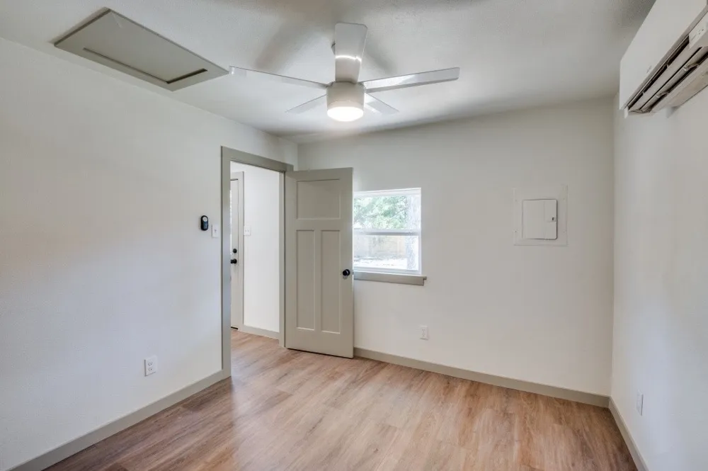2433 Southwood Drive Dallas, TX 75233