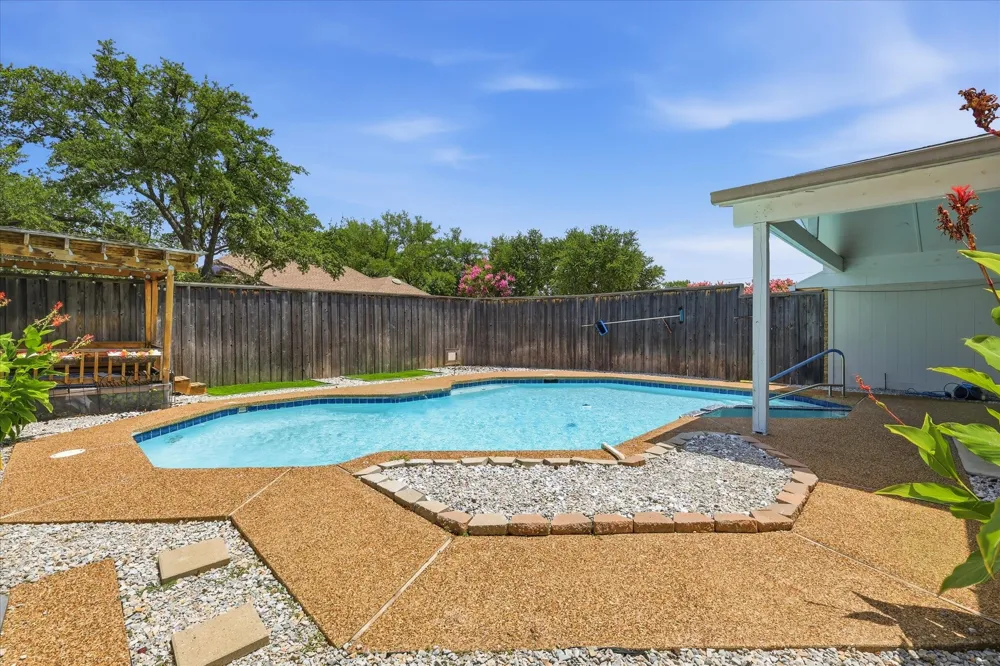 1000 Oxfordshire Drive Carrollton, TX 75007