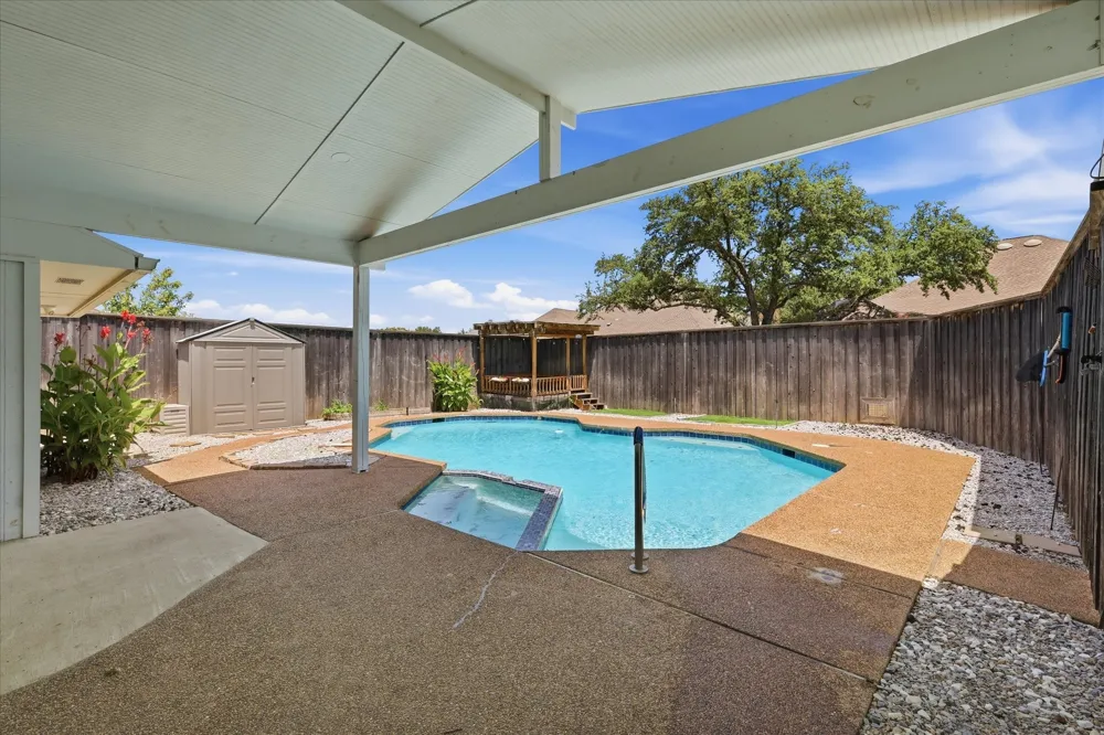 1000 Oxfordshire Drive Carrollton, TX 75007