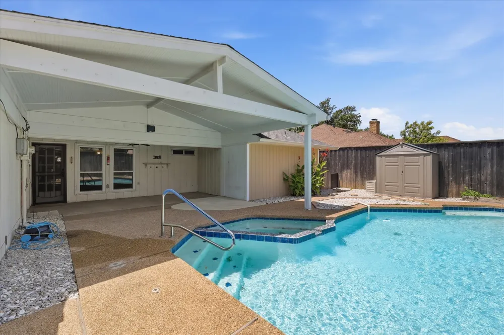1000 Oxfordshire Drive Carrollton, TX 75007