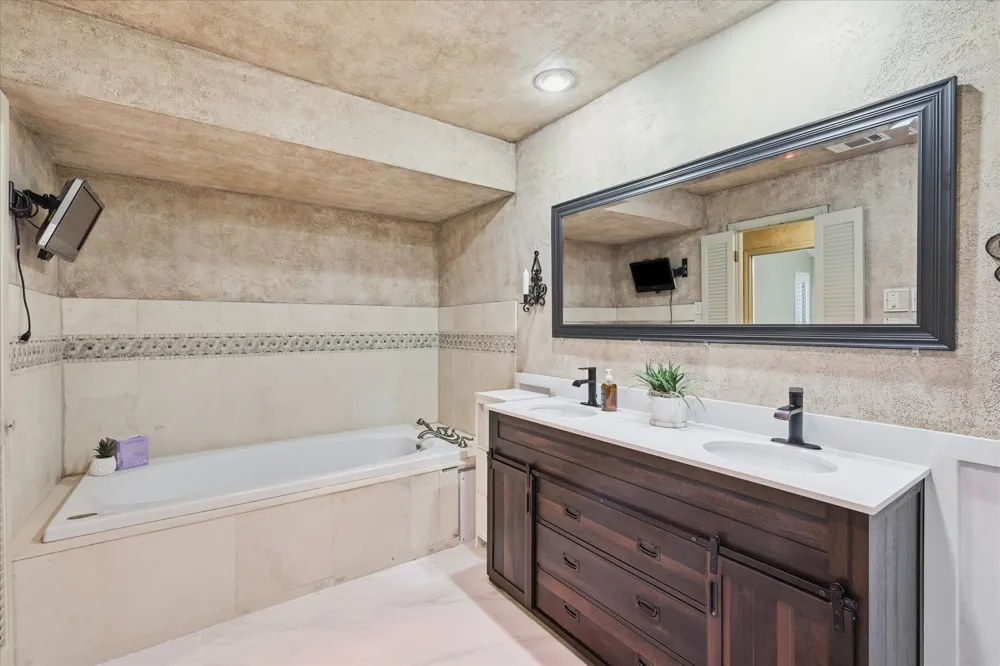 1000 Oxfordshire Drive Carrollton, TX 75007