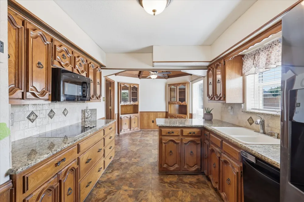 1000 Oxfordshire Drive Carrollton, TX 75007