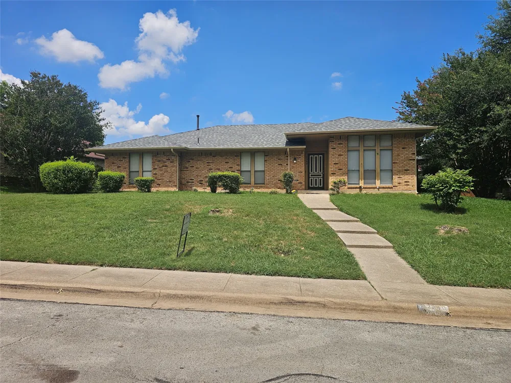 1340 Grand Teton Drive DeSoto, TX 75115