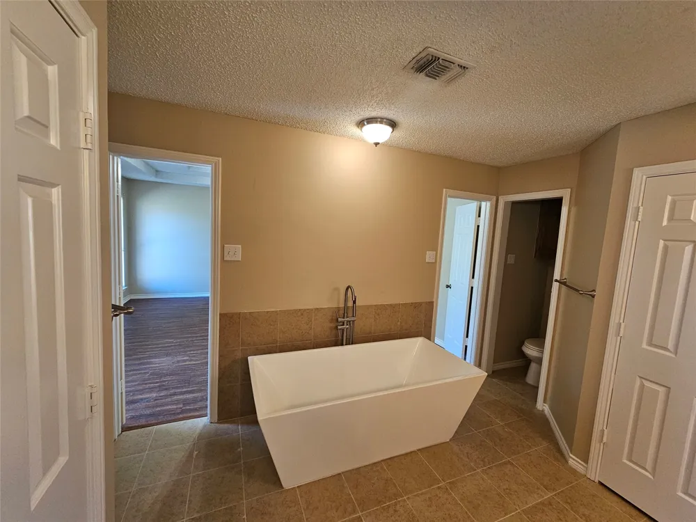 1340 Grand Teton Drive DeSoto, TX 75115