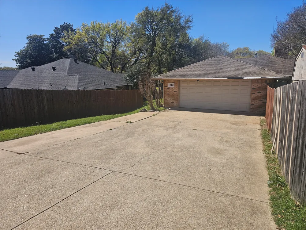 1340 Grand Teton Drive DeSoto, TX 75115