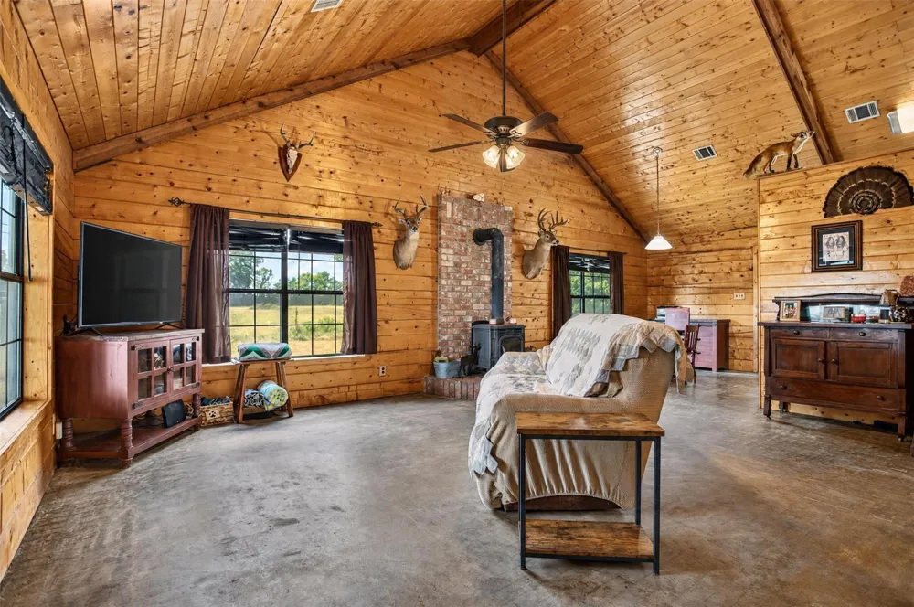 659 County Road 1535 Crockett, TX 75835