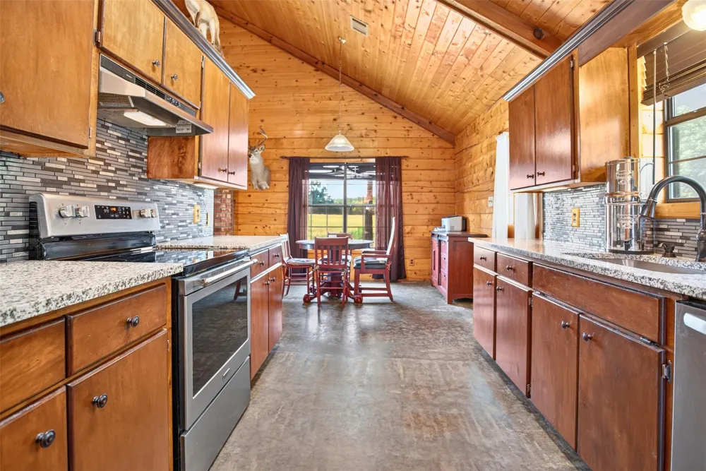 659 County Road 1535 Crockett, TX 75835