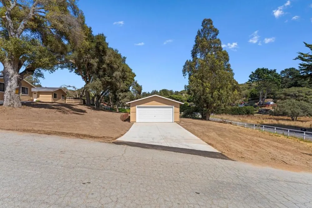 76857695 Pine Tree Salinas, CA 93907