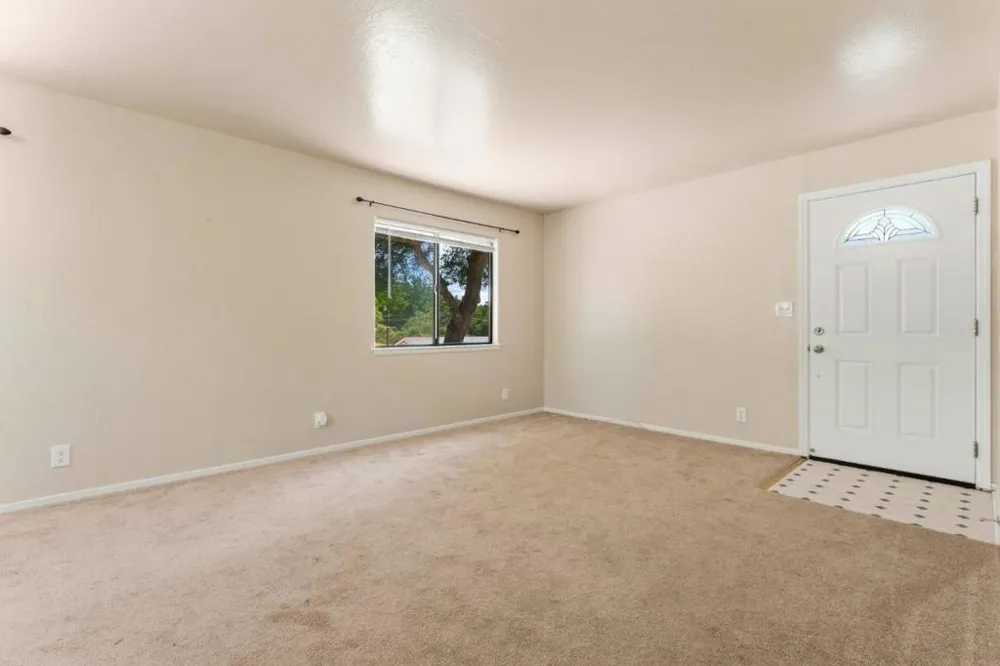 76857695 Pine Tree Salinas, CA 93907