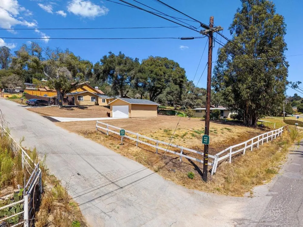 76857695 Pine Tree Salinas, CA 93907