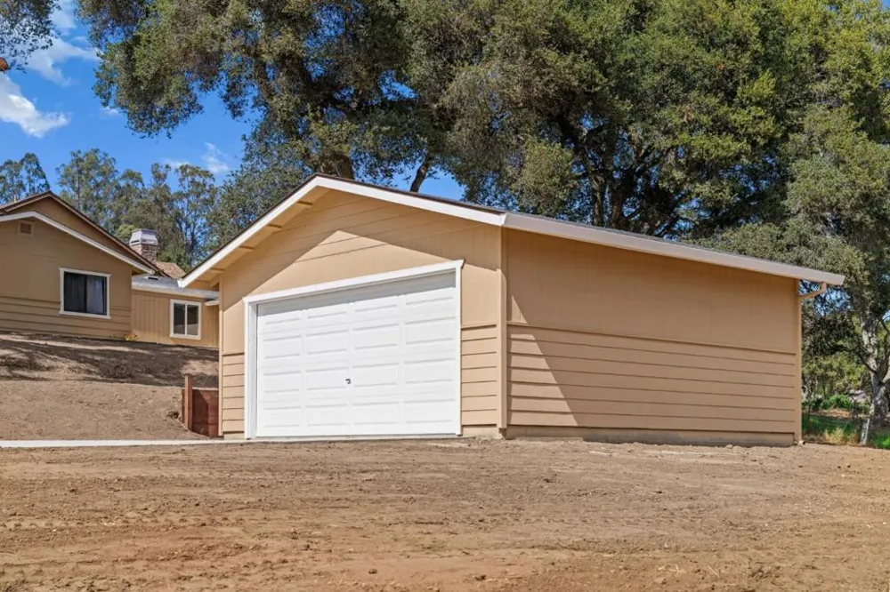 76857695 Pine Tree Salinas, CA 93907