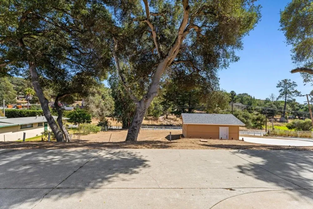 76857695 Pine Tree Salinas, CA 93907