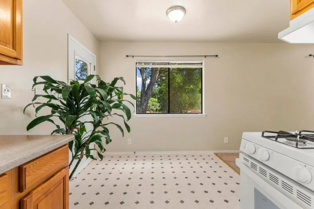 76857695 Pine Tree Salinas, CA 93907