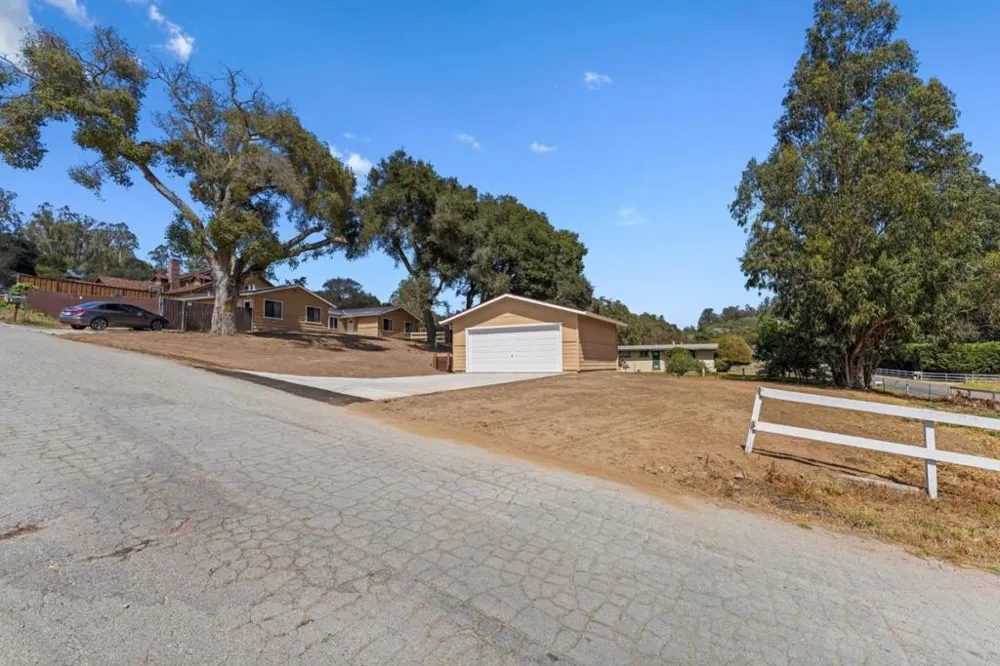 76857695 Pine Tree Salinas, CA 93907