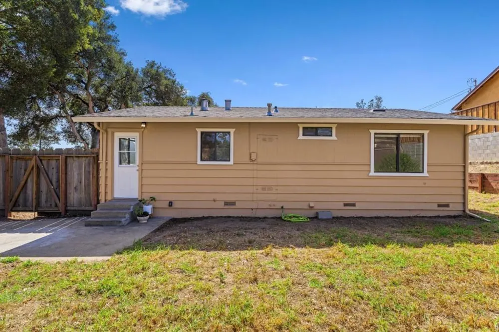 76857695 Pine Tree Salinas, CA 93907