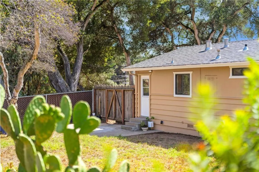 76857695 Pine Tree Salinas, CA 93907