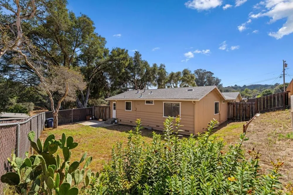 76857695 Pine Tree Salinas, CA 93907