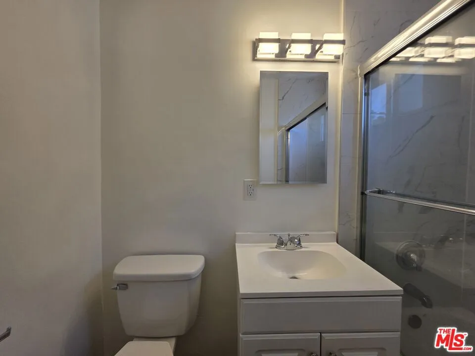 10734 Palms Boulevard #3 Los Angeles, CA 90034