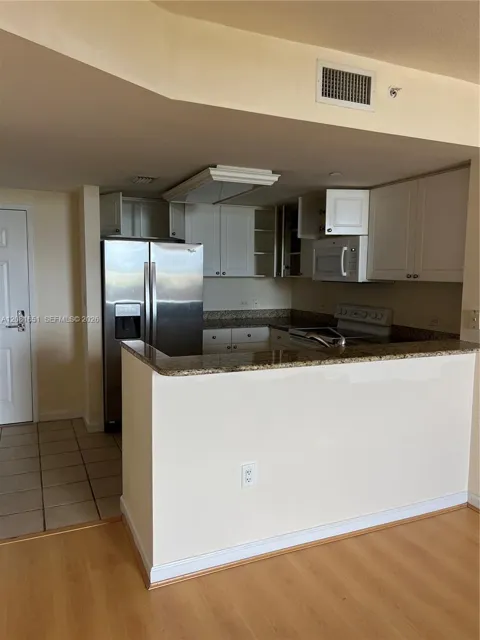 19501 W Country Club Dr #611