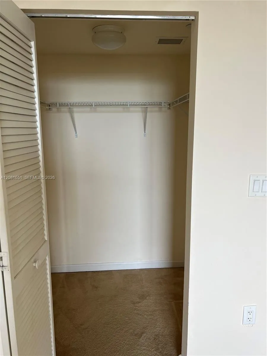 19501 W Country Club Dr #611 Aventura, FL 33180