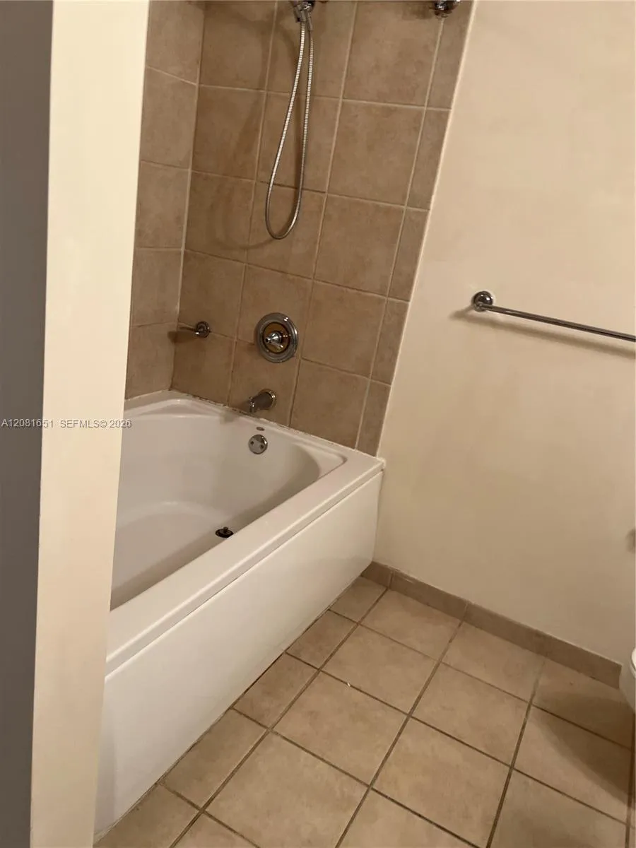 19501 W Country Club Dr #611 Aventura, FL 33180