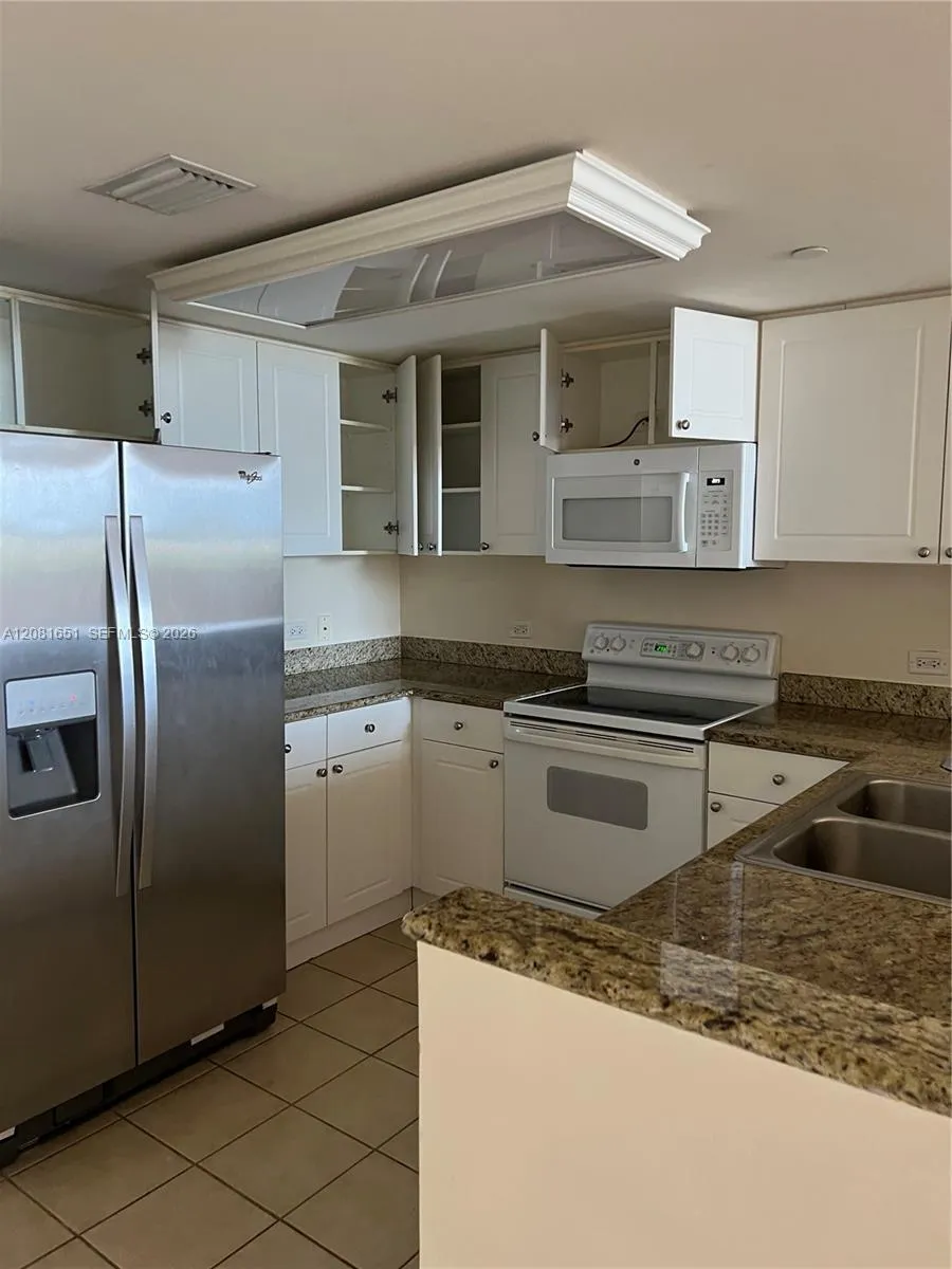 19501 W Country Club Dr #611 Aventura, FL 33180