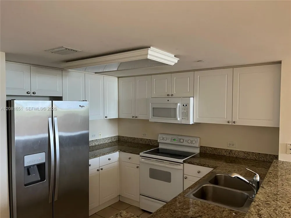 19501 W Country Club Dr #611 Aventura, FL 33180