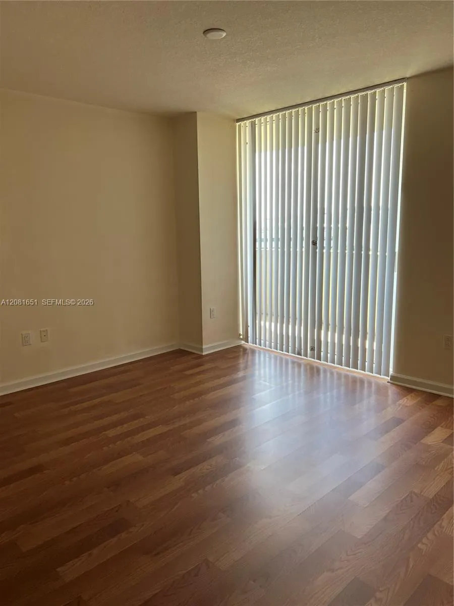 19501 W Country Club Dr #611 Aventura, FL 33180