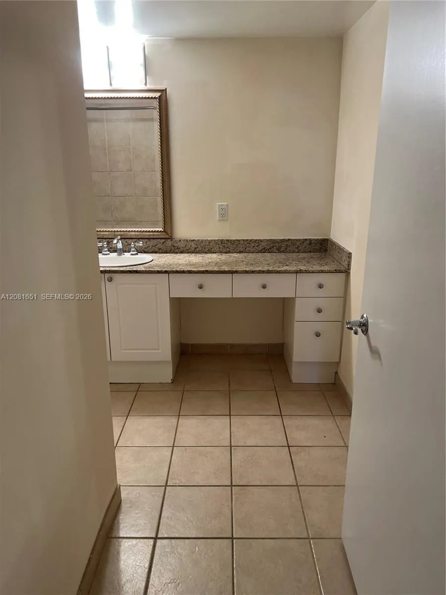 19501 W Country Club Dr #611 Aventura, FL 33180