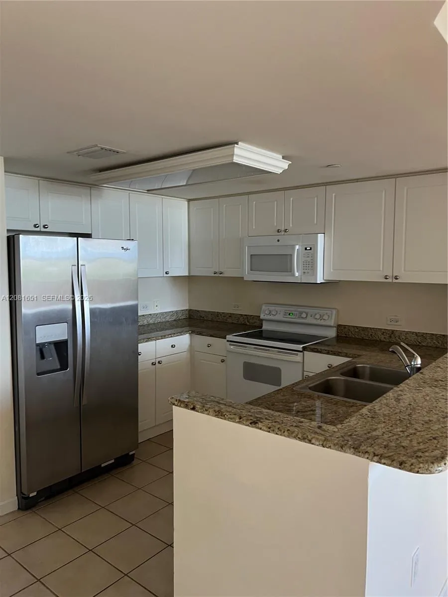 19501 W Country Club Dr #611 Aventura, FL 33180
