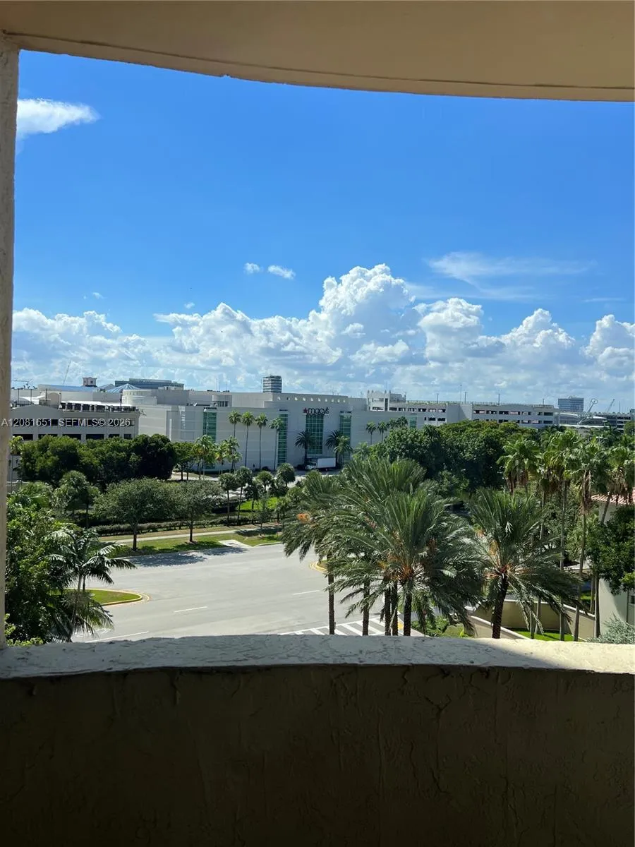 19501 W Country Club Dr #611 Aventura, FL 33180