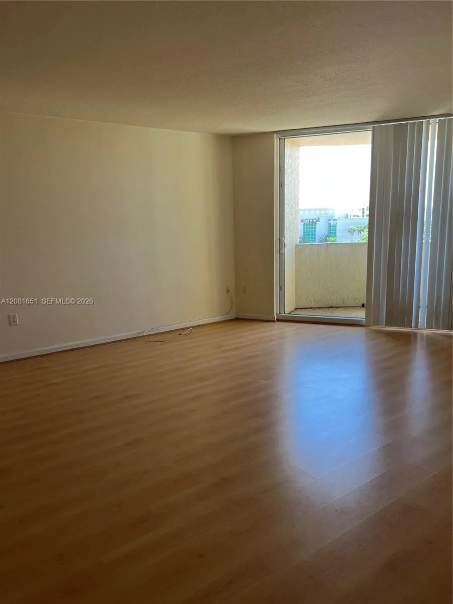 19501 W Country Club Dr #611 Aventura, FL 33180