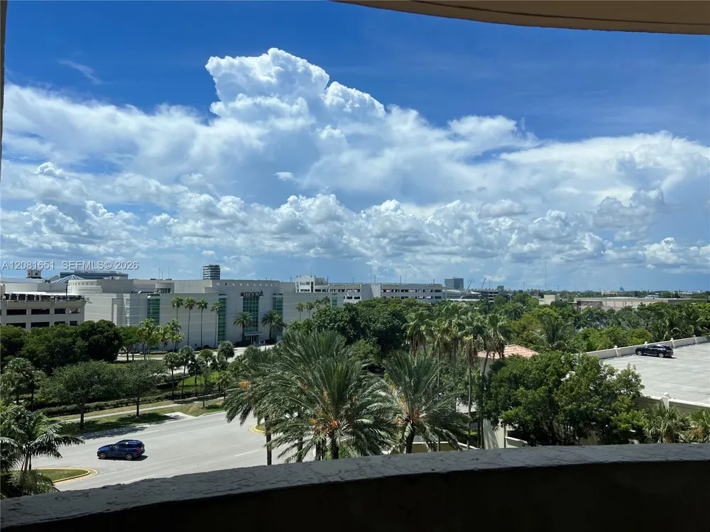 19501 W Country Club Dr #611 Aventura, FL 33180