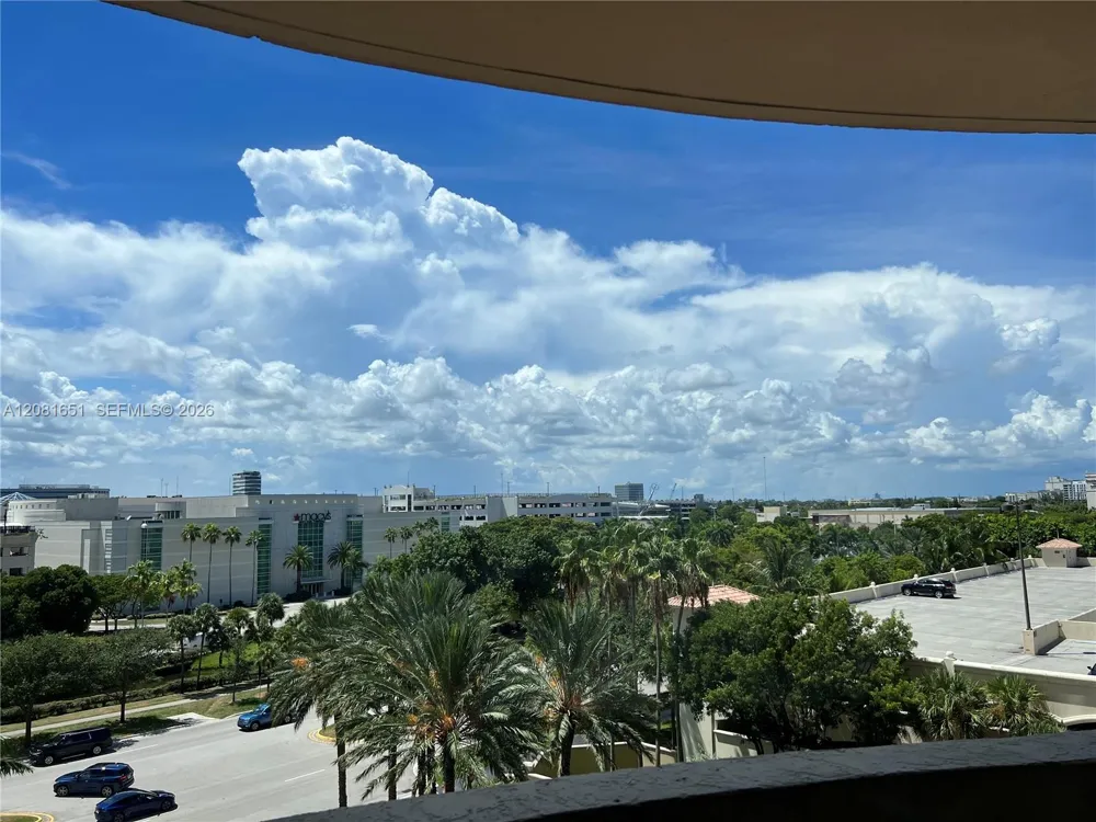 19501 W Country Club Dr #611 Aventura, FL 33180