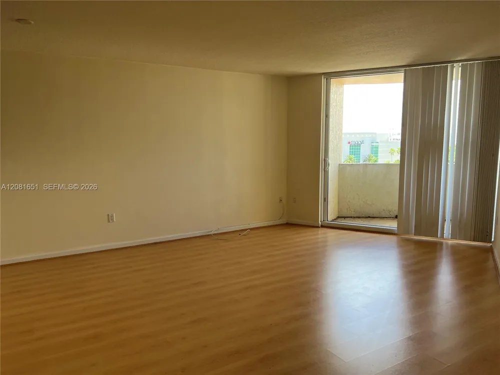 19501 W Country Club Dr #611 Aventura, FL 33180