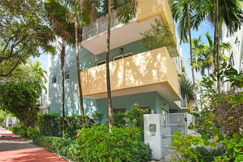 206 Washington Ave #12 Miami Beach, FL 33139