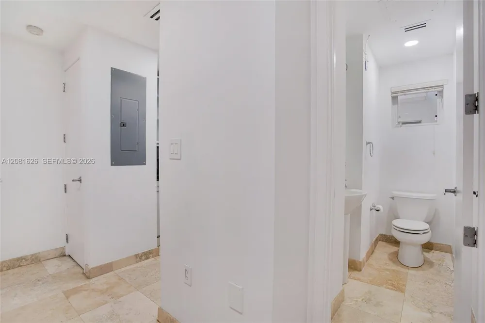 206 Washington Ave #12 Miami Beach, FL 33139