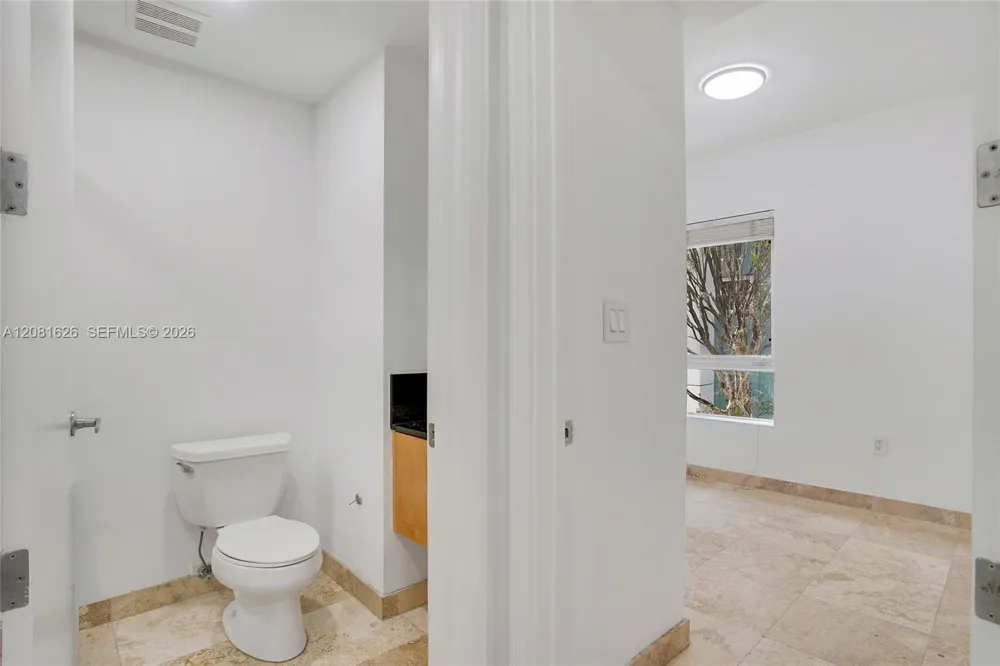 206 Washington Ave #12 Miami Beach, FL 33139