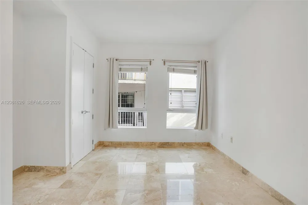 206 Washington Ave #12 Miami Beach, FL 33139