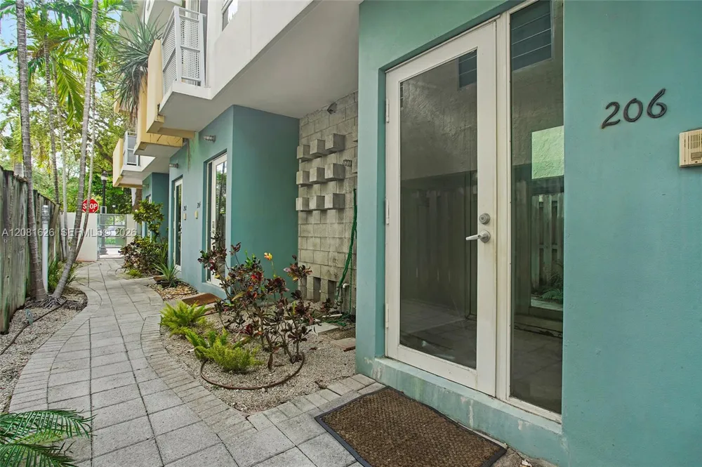 206 Washington Ave #12 Miami Beach, FL 33139