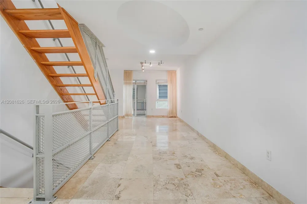 206 Washington Ave #12 Miami Beach, FL 33139